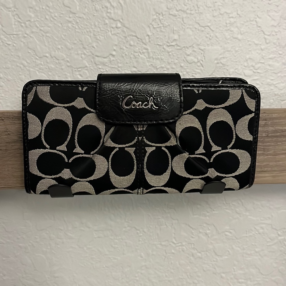 Coach signature print wallet